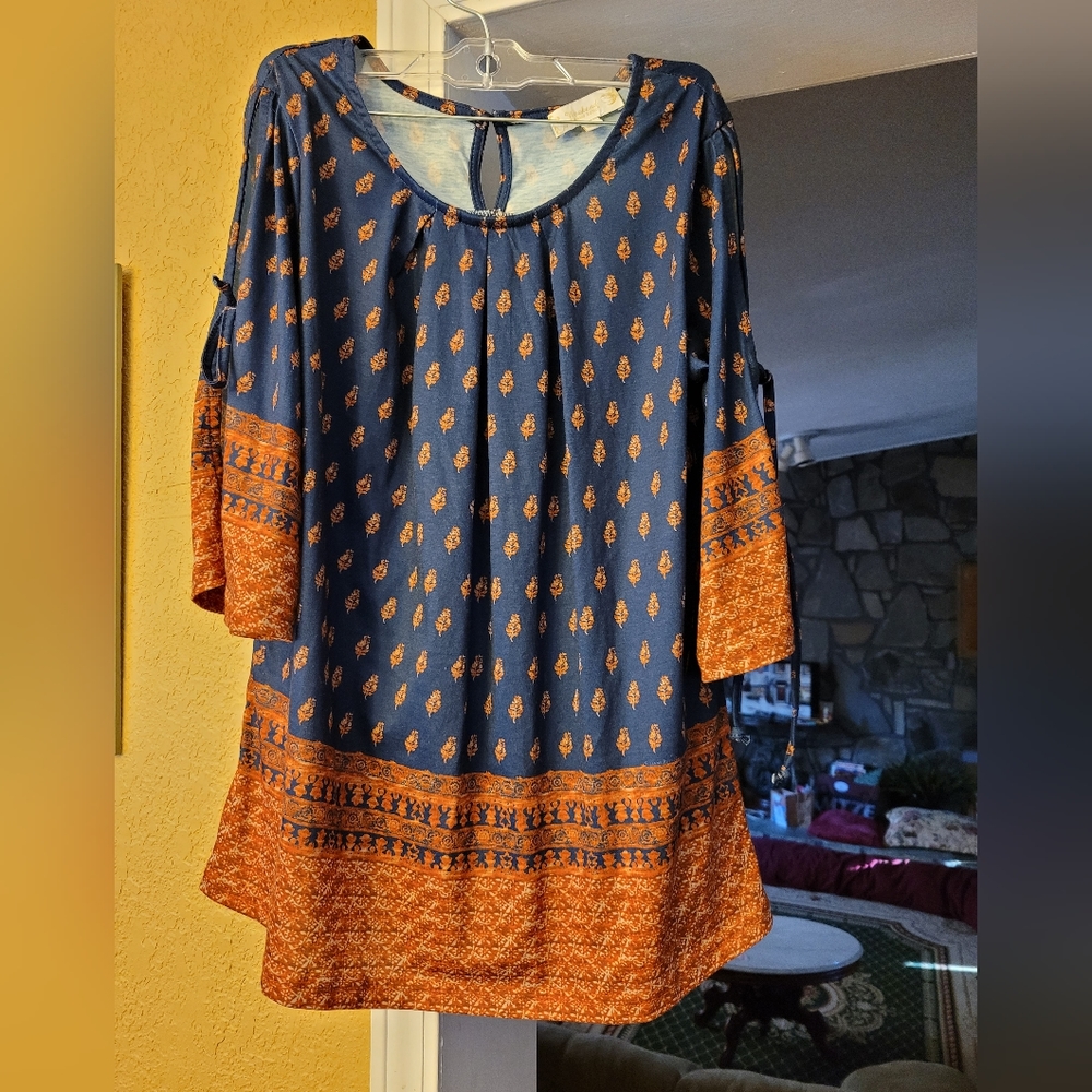 (4269) Weekend Suzanne Betrc, Women's Top Size M, (Navy Blue/Orange.